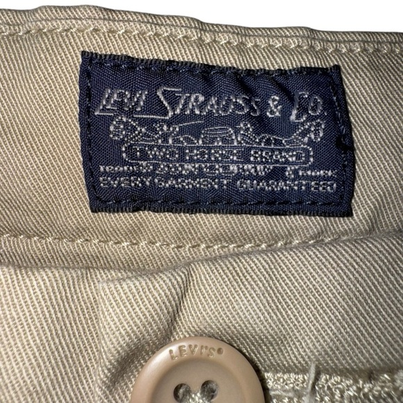 Levi’s Khaki Slacks Women’s SZ 29x28 Khaki Relaxed Fit High Waist 4 Pocket EUC - Picture 4 of 7
